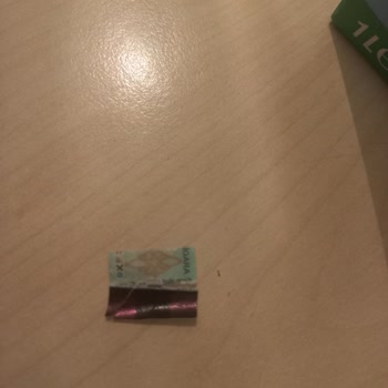 İçim Sütte Kağıt Parçası Çıktı Sağlık Ve Hijyen Riski