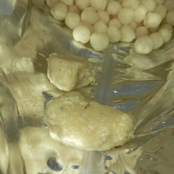 Samba Cipsinde Yağlı Ve Topaklaşmış Parçalar: Gıda Güvenliği Endişesi