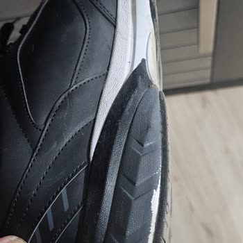 Az Kullanıma Rağmen Ayakkabının Dış Kaplaması Soyuluyor