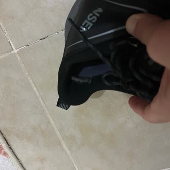 İki Ayda Helly Hansen Ayakkabısının Arka İç Kısmında Yırtılma Ve Ücret İadesi Talebi