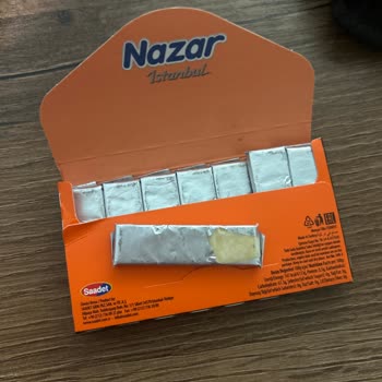 Nazar Sakızının Çiğnedikçe Sıvılaşması Ve Paketindeki Siyah Karaltılar