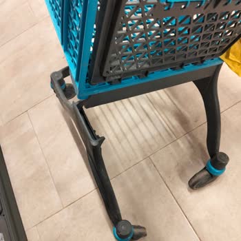 Kırık Alışveriş Arabası Çocuğumun Başına Çarptı, Mağaza Yetkilileri Sessiz Kaldı