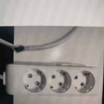 Panasonic Electric Works Yanıcı Uzatma Kablosu Nedeniyle Evde Güvenlik Riski Ve Halı Hasarı