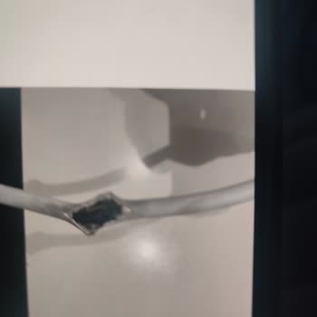 Panasonic Electric Works Yanıcı Uzatma Kablosu Nedeniyle Evde Güvenlik Riski Ve Halı Hasarı