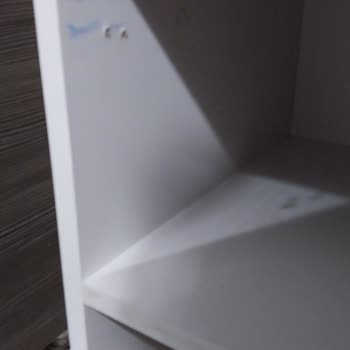 Eksik Ve Uyuşmayan Parçalar Dolabın Kurulumunu Engelliyor