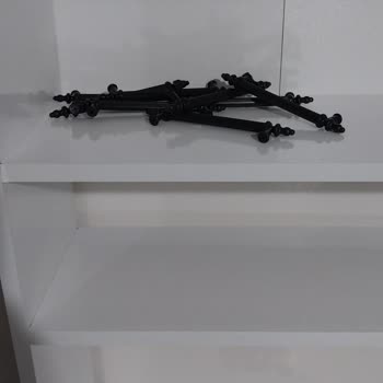 Eksik Ve Uyuşmayan Parçalar Dolabın Kurulumunu Engelliyor