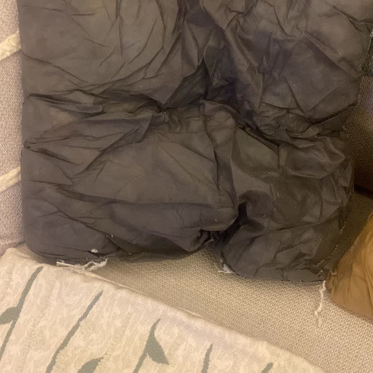 Bellona Koltuk Takımının Süs Yastıkları Aşırı Dolgulu Ve Şekilsiz