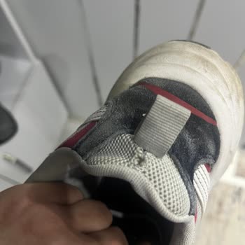 FLO Mağazacılık’tan Satın Alınan Spor Ayakkabıda Hızlı Yırtılma Ve Üretim Kusuru İddiası