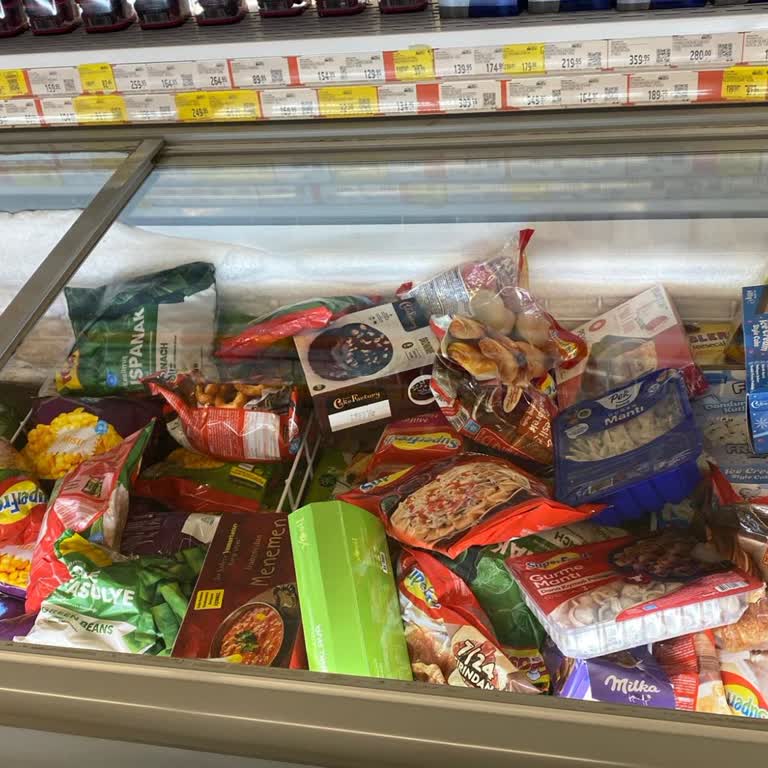 Buzdolabı Reyonları Düzensiz, Çalışan İlgisiz Ve Yardımcı Olmuyor