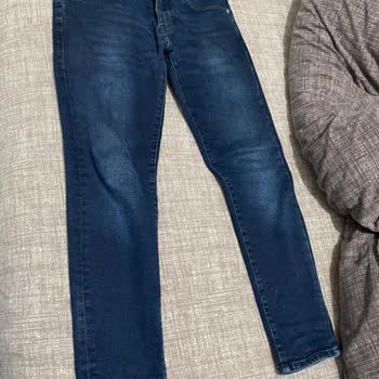 Kısa Sürede Renk Solması Ve Dikiş Hatalı Kot Pantolon İçin Değişim Talebi