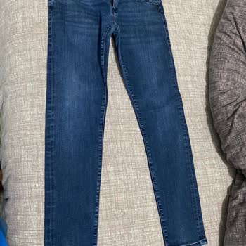 Kısa Sürede Renk Solması Ve Dikiş Hatalı Kot Pantolon İçin Değişim Talebi