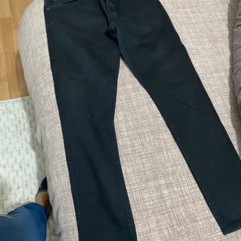 Kısa Sürede Renk Solması Ve Dikiş Hatalı Kot Pantolon İçin Değişim Talebi