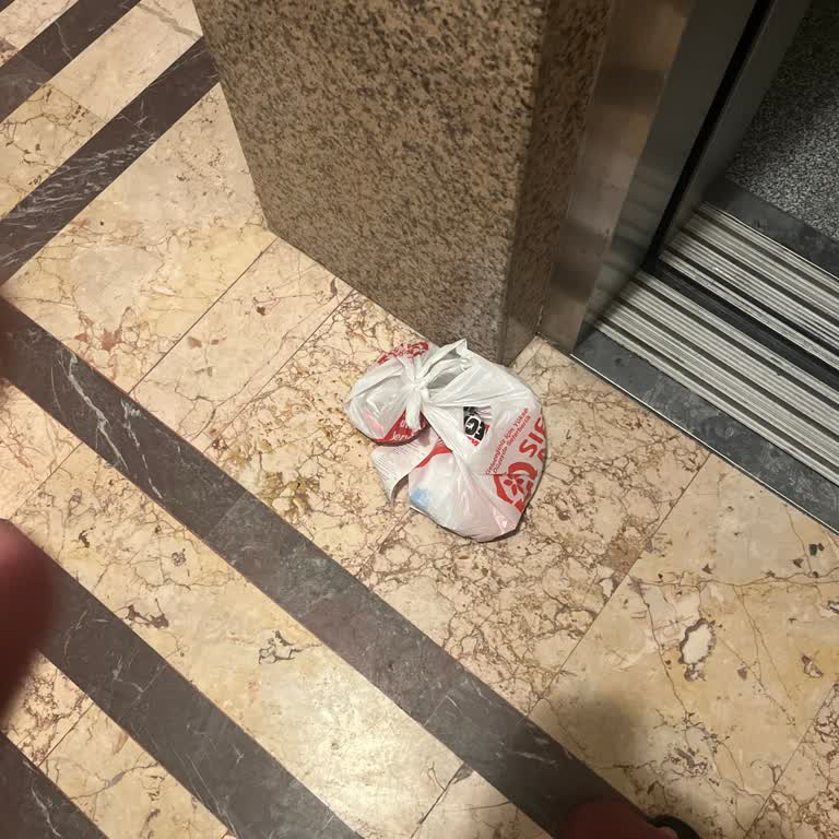 GetirYemek Kuryenin Kat Yanlışlığı Ve Kaba Davranışı!