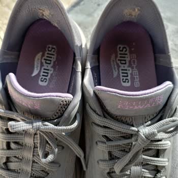 Az Kullanılmış Skechers Ayakkabısında Yırtılma Ve Ürün Değişimi Talebi