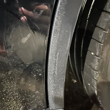 Yeni Tesla Model Y’de Boya Problemi Ve Garanti Onarım İsteği