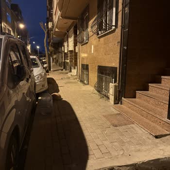 Kaldırıma Usulsüz Araç Parkı Yaya Ve Çocuk Güvenliğini Tehlikeye Atıyor