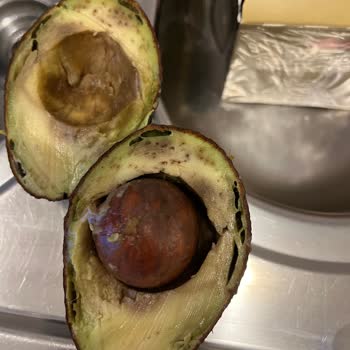 Migros Avokado Ve Yaban Mersini Çürük Çıktı: Taze Ürün Kalite Kontrolü Eksik