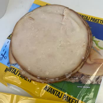 Tarihinde Olmasına Rağmen Küflü Ve Kötü Kokulu Hindi Füme Ürünü