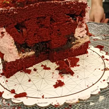 Ümit Usta'da Yarım Pandispanya Pasta Ve Telafi Eksikliği