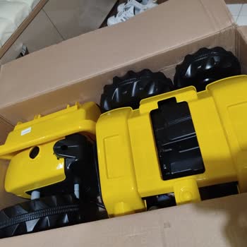 Kırık Kepçe Uçuna Sahip Traktör Ve Satıcıdan Cevap Almama