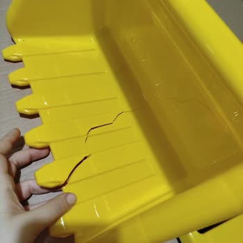 Kırık Kepçe Uçuna Sahip Traktör Ve Satıcıdan Cevap Almama