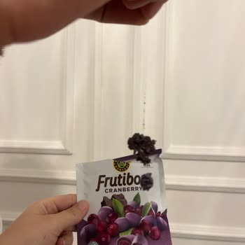 Şok Markette Kahve Dünyası Çikolata Kaplamalı Cranberry Ürününde Kıl Bulunması