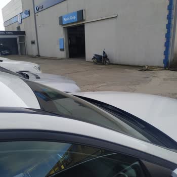 Bosch Car Service Far Tamiri İçin Sahte Ücret Talebi ve Saygısız Davranış ve Araç Güvenliği İhmali