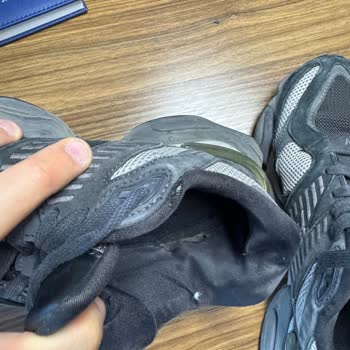 New Balance Ayakkabısında Erken Yırtılma Ve Renk Solması, Mağaza Kullanıcı Hatası İddiası