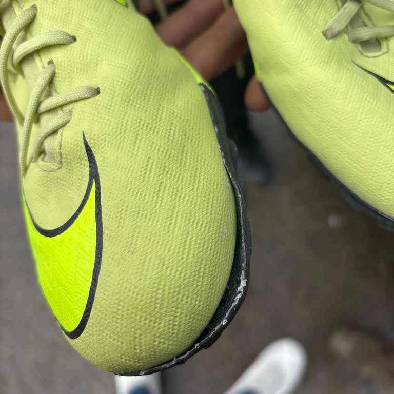 Nike Mercurial Kramponun Kısa Sürede Tabanda Açılma Sorunu Ve Değişim Talebi
