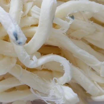 BİM'de Son Kullanma Tarihi Geçmemiş Aknaz Tel Peynir Küflendi