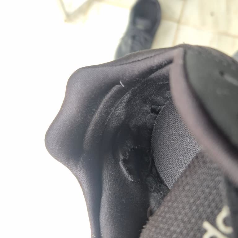 Boyner Online Alışverişimde Adidas Ayakkabının Kısa Sürede Yırtılması Ve Ücretsiz Tamir Talebi