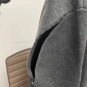 Zara Hırkasının Dikişi Üç Saatte Tamamen Ayrıldı