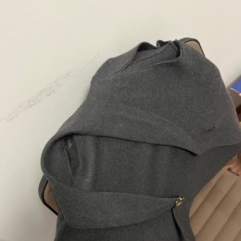 Zara Hırkasının Dikişi Üç Saatte Tamamen Ayrıldı