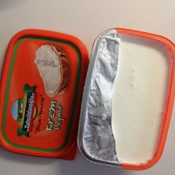 Tahsildaroğlu Krem Peyniri Son Kullanma Tarihi Geçmemiş Olmasına Rağmen Sıvı Ve Sağlık Riski