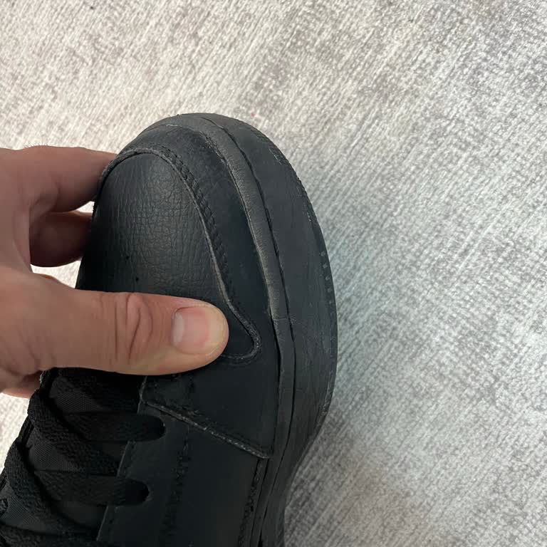 Skechers Ayakkabısının Kısa Sürede Yanlardan Açılması Ve Mağaza İhmali