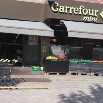 Carrefour Şubesinde Bozuk Rampa Nedeniyle Ciddi Kaza Ve Kol Kırılması
