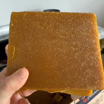 Mum Tedarik Balmumu Benzin Ve Parafin Benzeri Ağır Bir Koku Yayıyor