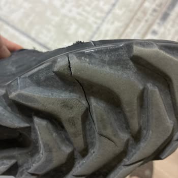 Ayakkabı Tabanı 3 Ayda Yarıldı, FLO Destek Sunmuyor