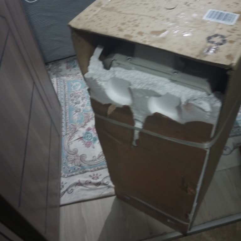 Hepsijet'in Açık Ve Hasarlı Klima Paketi Teslimatı Aile İçinde Gerginliğe Yol Açtı