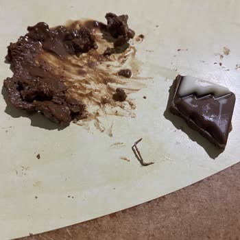 Milka Çikolatasında Metal Parça Hayati Tehlike