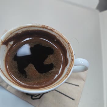 Kirli Fincan Ve Saç Kılı: Kahve Dünyası Şubesinde Hijyen Sorunu