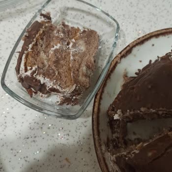 Elif Pastanesi Sincan Pastanın İçinden Yabancı Madde Olarak İplik Çıktı