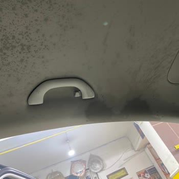 Volkswagen Mazot Lekesiyle Gelen Araçta Umursamaz Servis Ve Temizlik Masrafı