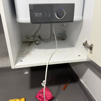 Ücretsiz İlk Çalıştırma Yapılmadı, Su Sızıntısı Mutfak Dolaplarını Zarar Verdi