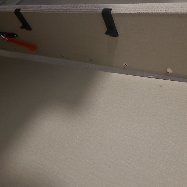 Üsküdar Doğtaş Outlet Baza Alt Suntasının Vidalarının Kopması Güvenlik Ve Kalite Sorunu