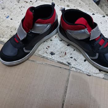 10 Gün İçinde Çocuk Ayakkabısının Cırtı Bölümü Koptu, Mağaza Kullanıcı Hatası Dedi