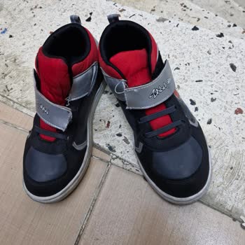 10 Gün İçinde Çocuk Ayakkabısının Cırtı Bölümü Koptu, Mağaza Kullanıcı Hatası Dedi