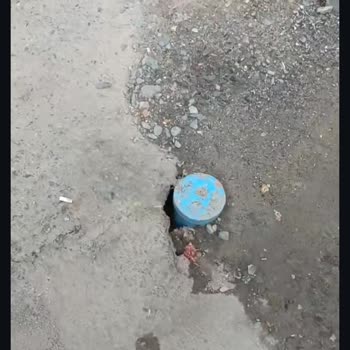 İSKİ’nin Yarım Bıraktığı Yol Çalışması Bina Temelinde Su Sızıntısına Neden Oluyor