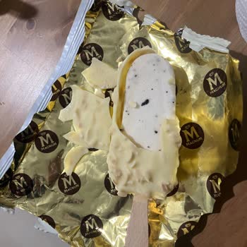 Son Kullanma Tarihine Rağmen Bozulmuş Magnum Beyaz Badem Dondurması