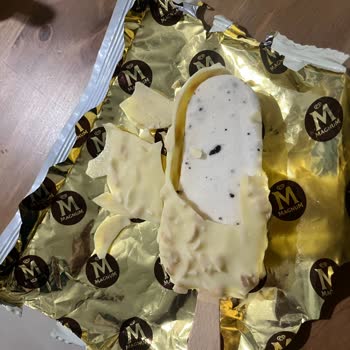 Son Kullanma Tarihine Rağmen Bozulmuş Magnum Beyaz Badem Dondurması